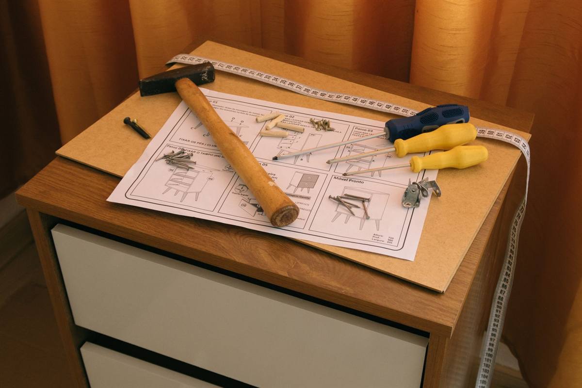 Tools and assembly instructions