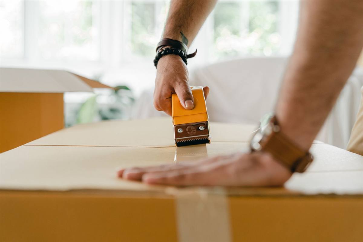 Sealing a box with tape